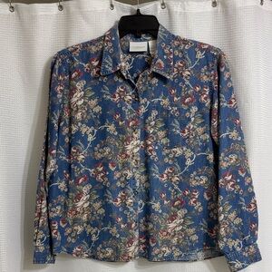 EUC Liz Claiborne long sleeve button up shirt. Size L